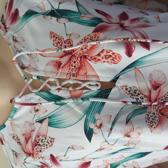 La Blanca Flyaway Orchid Rashguard Swimsuit Top - Picture 6 of 12